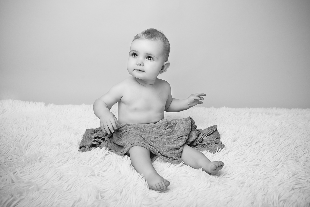 photographe bébé assis studio cabourg