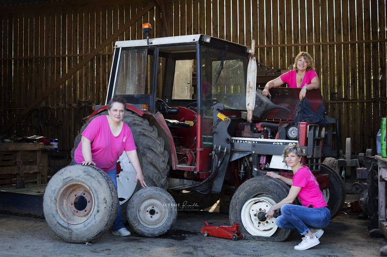 photo calendrier octobre rose agricultrice